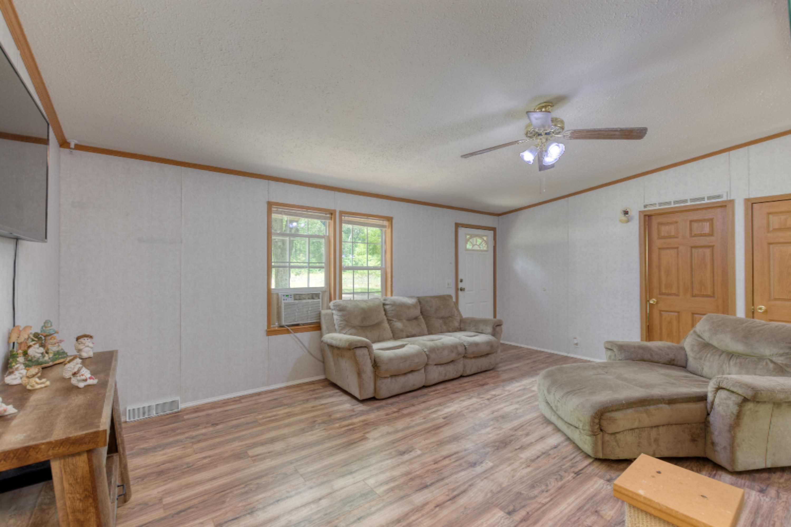 2430 Russell Road Muskegon, MI 49445 - Photo 7 of 22 04 Living Room