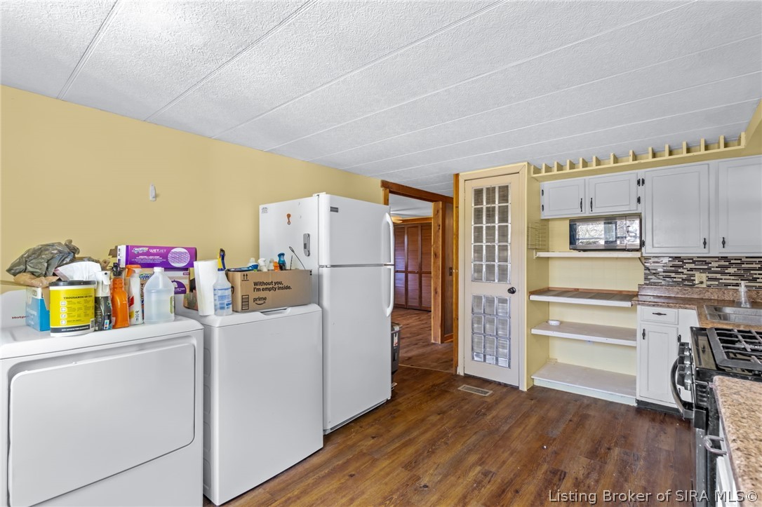 1920 Lake Road Southeast Corydon, IN 47112 - Photo 6 of 32