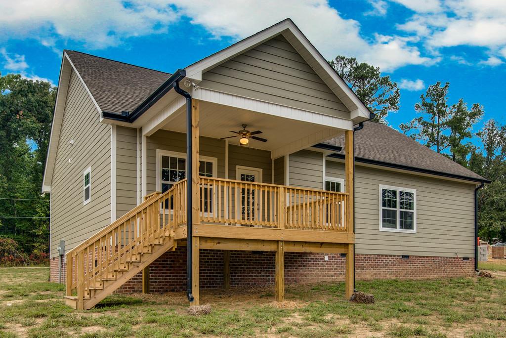 417 Kaiser Road Dickson, TN 37055 - Photo 28 of 30 a balcony with table and chairs