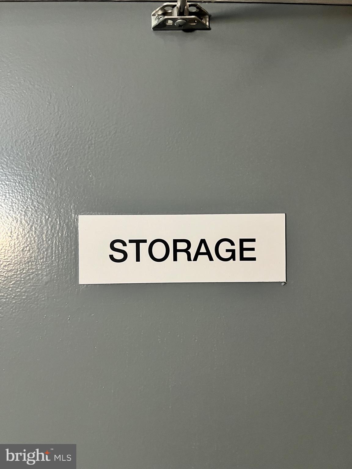 1401 North Rhodes Street, Unit 503 Arlington, VA 22209 - Photo 24 of 25 a close up of a street sign