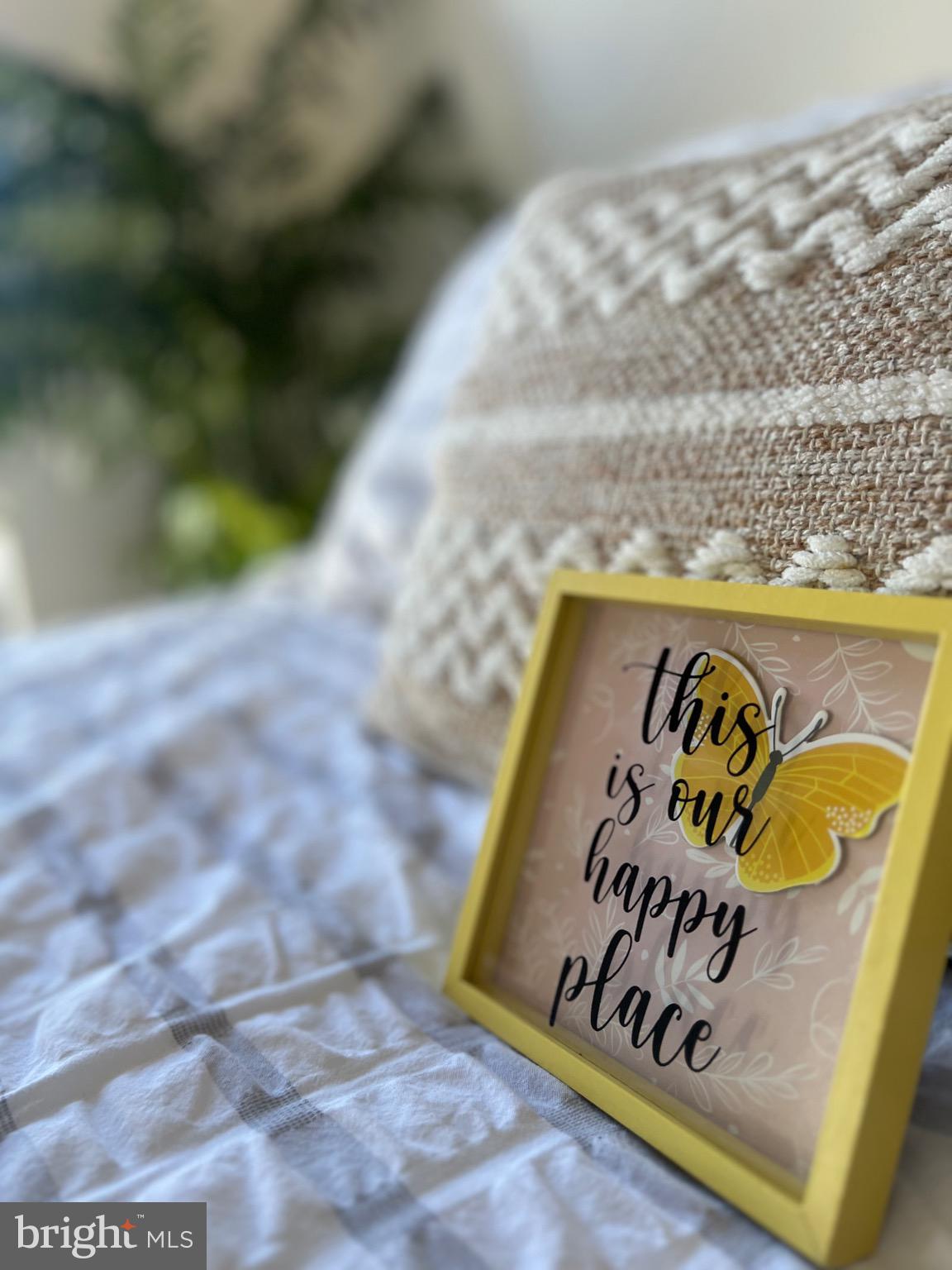 1401 North Rhodes Street, Unit 503 Arlington, VA 22209 - Photo 10 of 25 a close up of a street sign