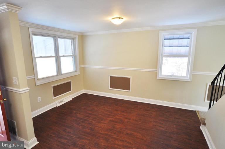 5542 Silverbell Road Baltimore, MD 21206 - Photo 21 of 30 Dining Area