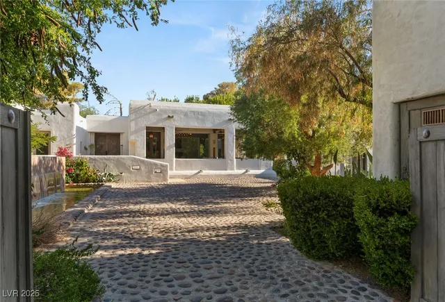 $20,000 | 7330 North Rainbow Boulevard, Las Vegas, NV 89131