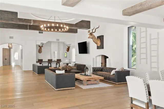 $20,000 | 7330 North Rainbow Boulevard, Las Vegas, NV 89131