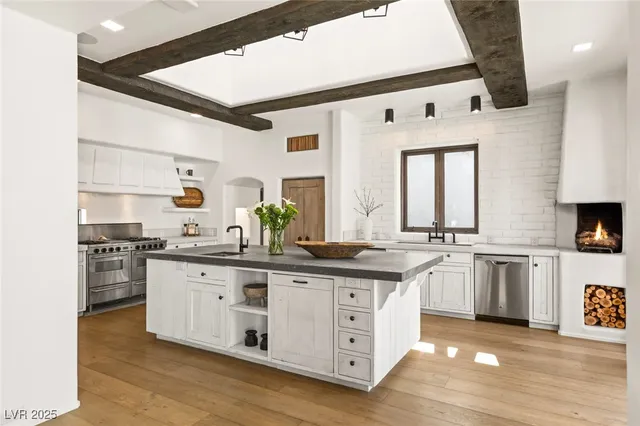 $20,000 | 7330 North Rainbow Boulevard, Las Vegas, NV 89131