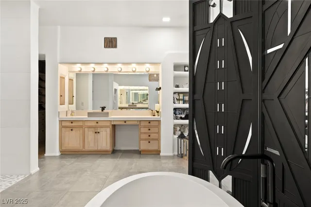 $20,000 | 7330 North Rainbow Boulevard, Las Vegas, NV 89131