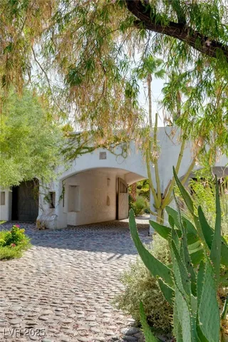 $20,000 | 7330 North Rainbow Boulevard, Las Vegas, NV 89131