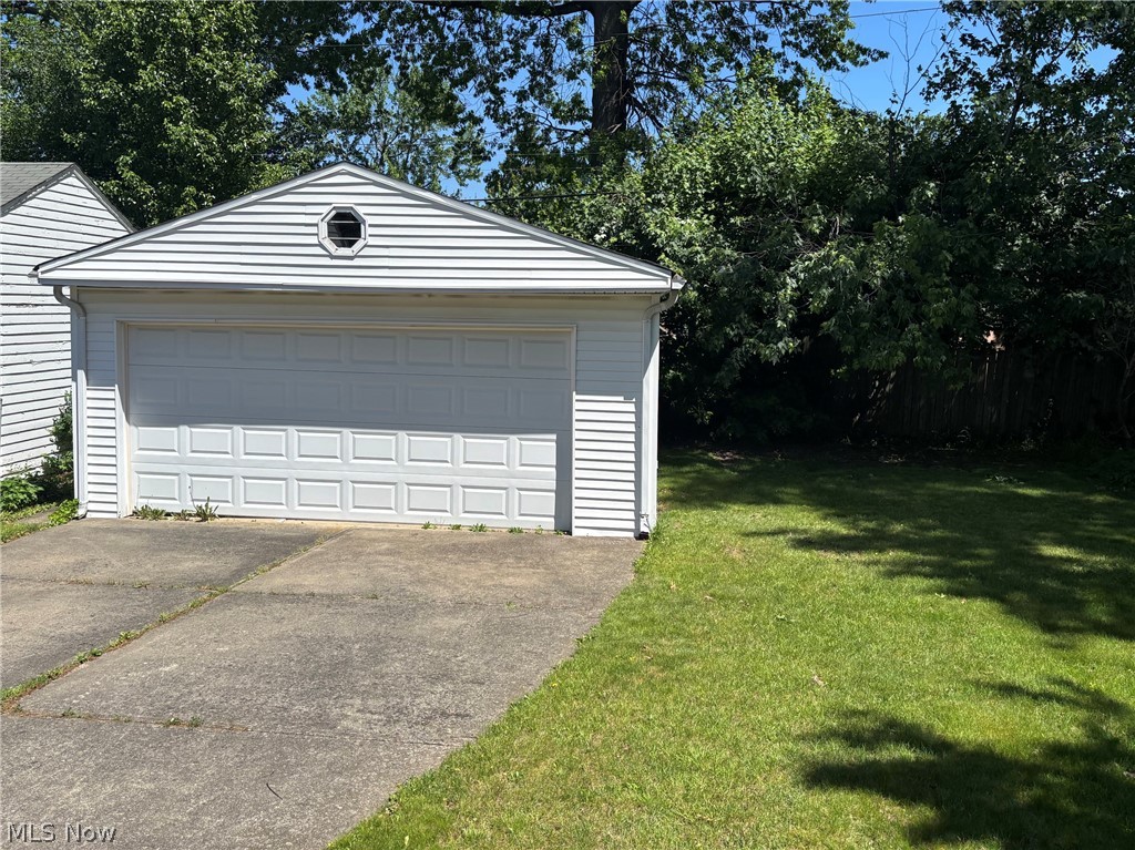 1661 Empire Road Wickliffe, OH 44092 - Photo 3 of 10