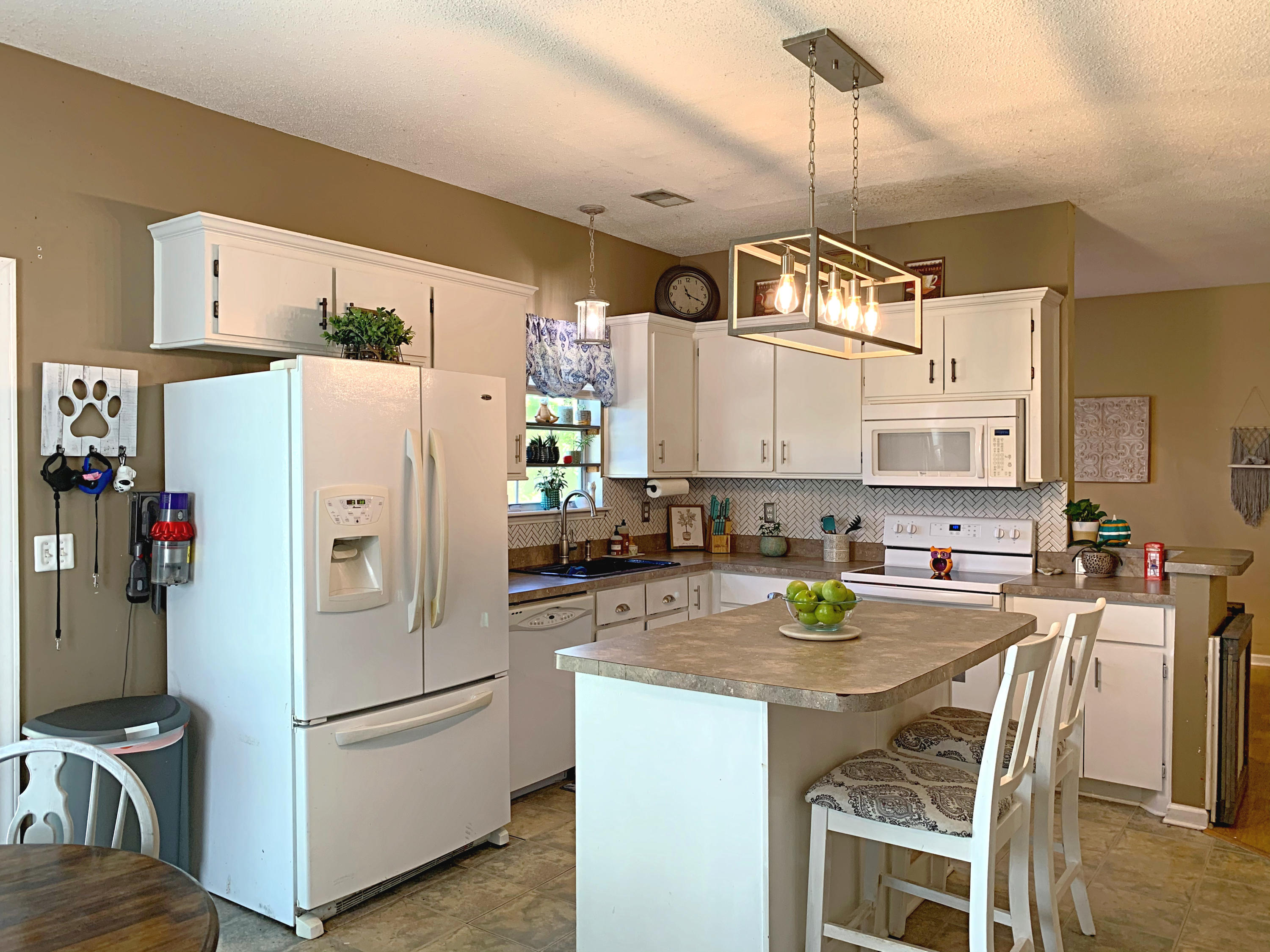 8429 Waltham Road North Charleston, SC 29406 - Photo 15 of 38 7266B51D-215D-4510-9819-A1C1989B65DF