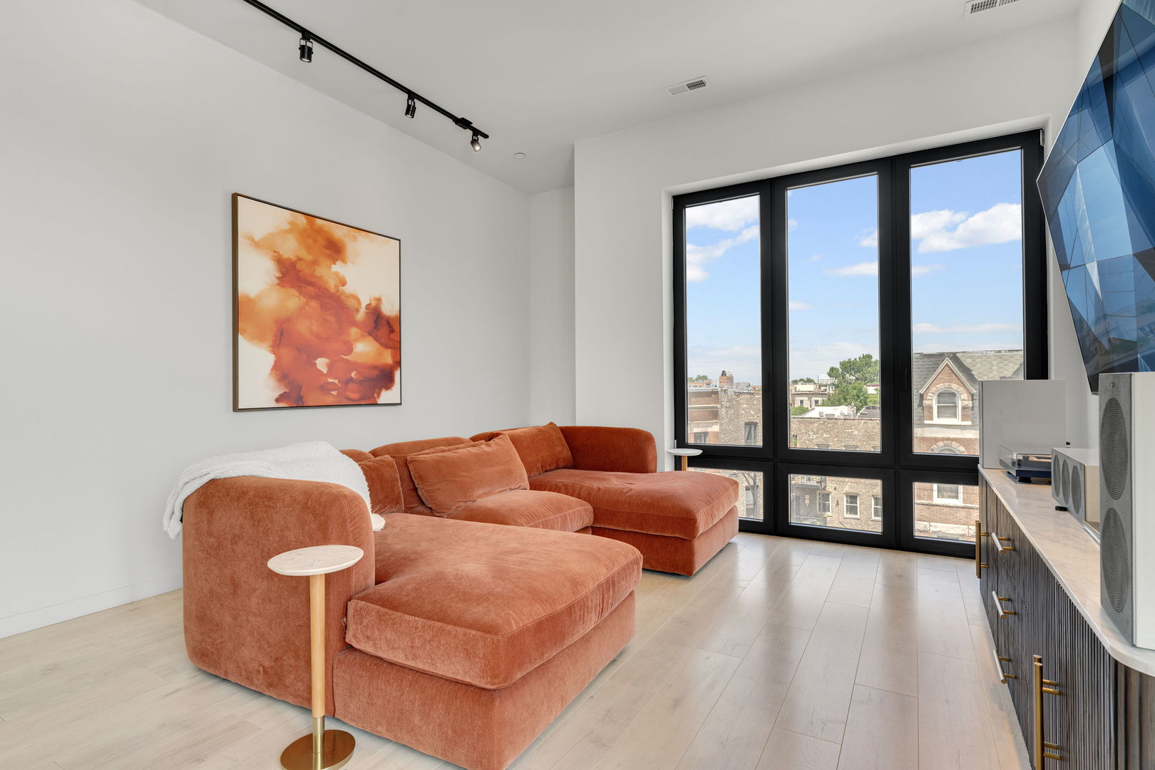 2135 West Cermak Road, Unit 4NPH Chicago, IL 60608 - Photo 11 of 28