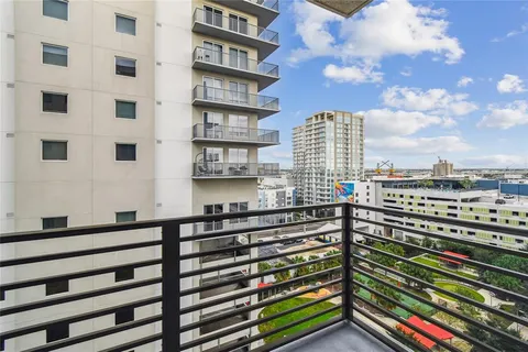 $379,000 | 1120 East Kennedy Boulevard, Unit 1028, Tampa, FL 33602