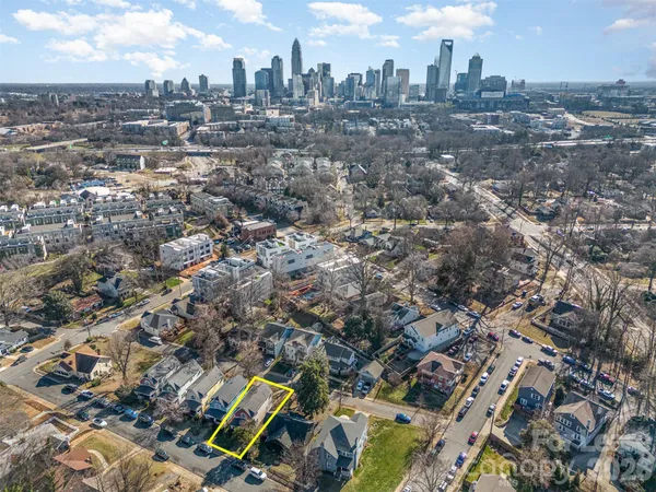 $3,150 | 319 Woodvale Place, Charlotte, NC 28208