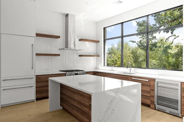 $975,000 | 610 North Oak Cliff Boulevard, Unit 306, Dallas, TX 75208