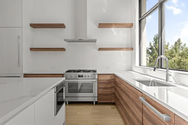 $975,000 | 610 North Oak Cliff Boulevard, Unit 306, Dallas, TX 75208