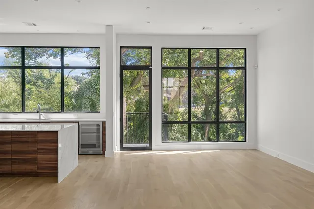 $975,000 | 610 North Oak Cliff Boulevard, Unit 306, Dallas, TX 75208