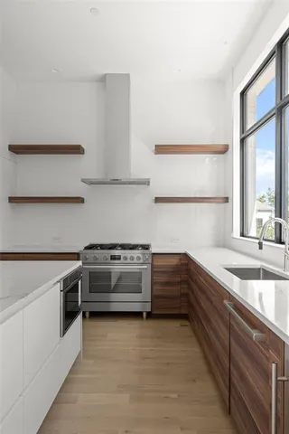 $975,000 | 610 North Oak Cliff Boulevard, Unit 306, Dallas, TX 75208