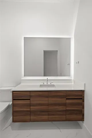 $975,000 | 610 North Oak Cliff Boulevard, Unit 306, Dallas, TX 75208