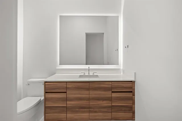 $975,000 | 610 North Oak Cliff Boulevard, Unit 306, Dallas, TX 75208