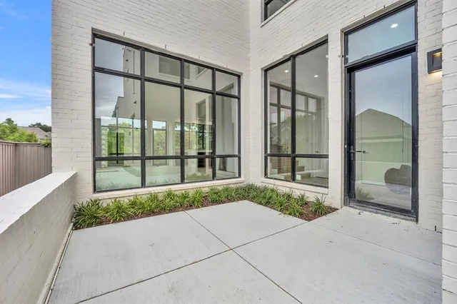 $975,000 | 610 North Oak Cliff Boulevard, Unit 306, Dallas, TX 75208