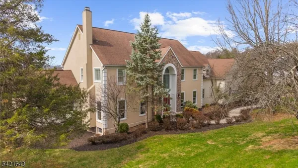 $975,000 | 10 Blue Cliff Drive, Lebanon, NJ 08833