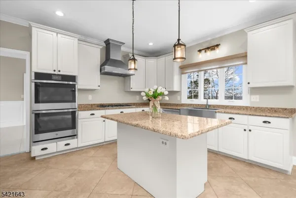 $975,000 | 10 Blue Cliff Drive, Lebanon, NJ 08833