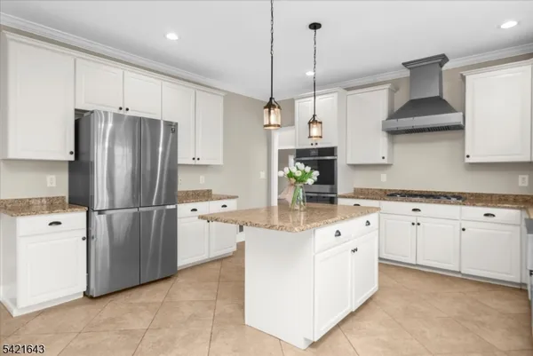 $975,000 | 10 Blue Cliff Drive, Lebanon, NJ 08833