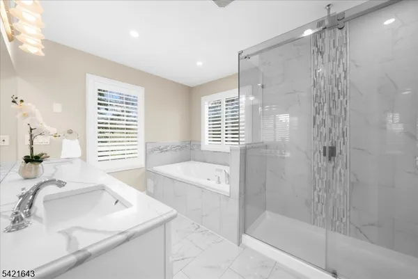 $975,000 | 10 Blue Cliff Drive, Lebanon, NJ 08833