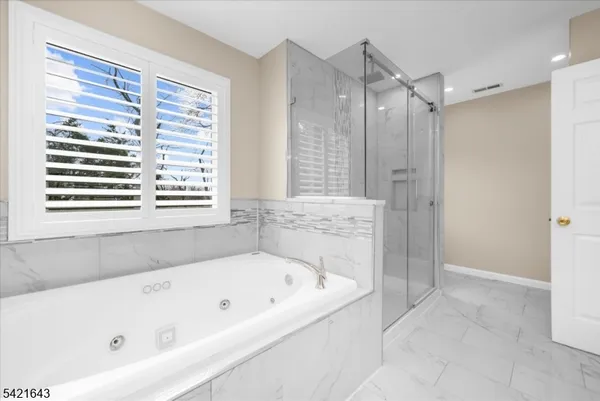 $975,000 | 10 Blue Cliff Drive, Lebanon, NJ 08833