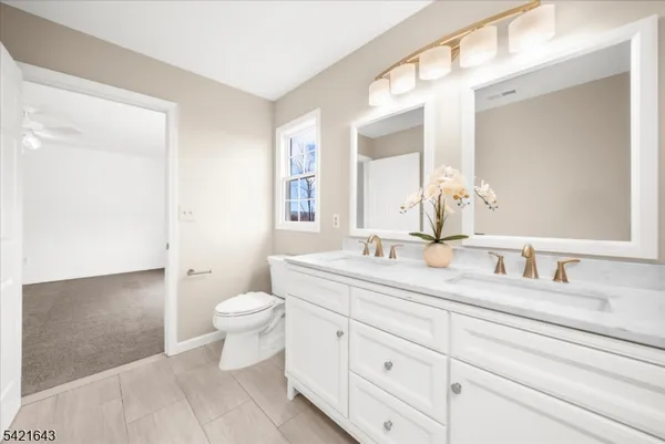 $975,000 | 10 Blue Cliff Drive, Lebanon, NJ 08833