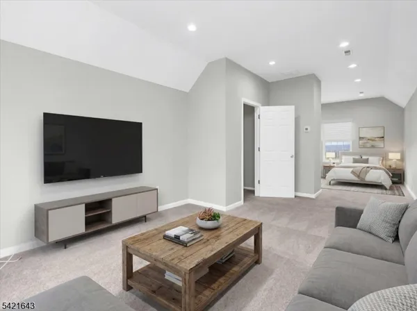 $975,000 | 10 Blue Cliff Drive, Lebanon, NJ 08833