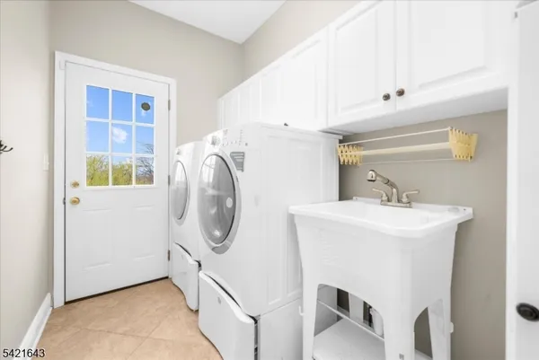 $975,000 | 10 Blue Cliff Drive, Lebanon, NJ 08833