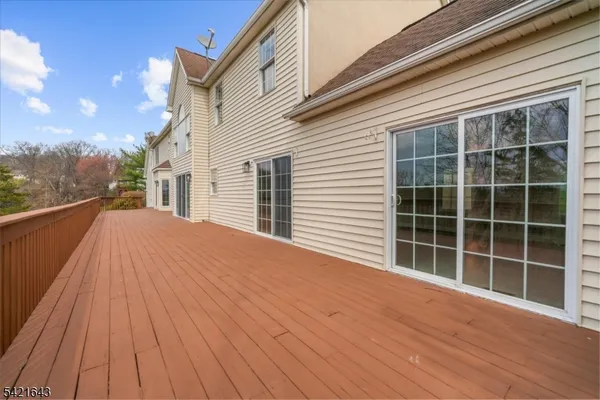 $975,000 | 10 Blue Cliff Drive, Lebanon, NJ 08833