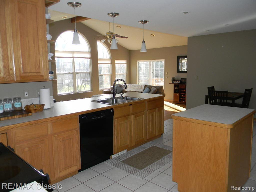 5350 Inverrary Lane Commerce Township, MI 48382 - Photo 13 of 40 DSCN0199.jpg