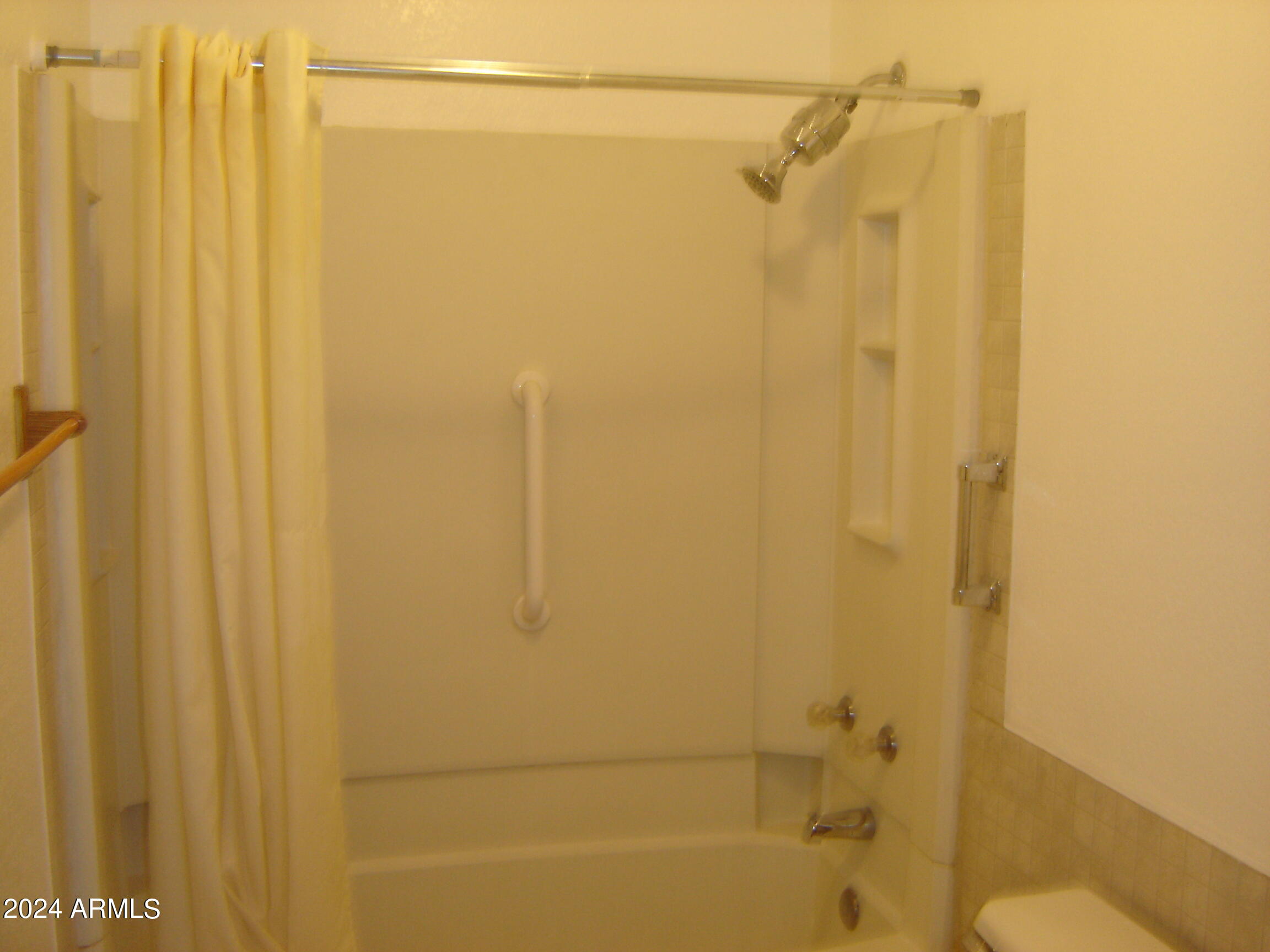 450 Palm Drive, Unit 4 Wickenburg, AZ 85390 - Photo 5 of 7 a bathroom with a shower