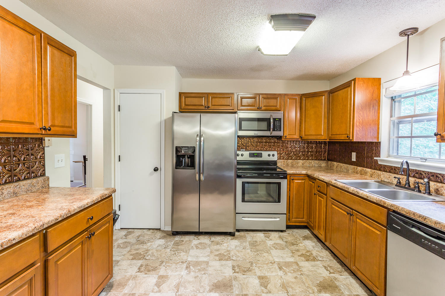 413 Stone Ridge Drive Hixson, TN 37343 - Photo 4 of 19 413 Stoneridge Drive HD -31