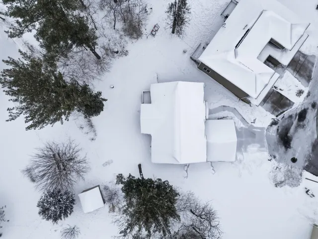 $430,000 | 330 Waite Lane, Platteville, WI 53818