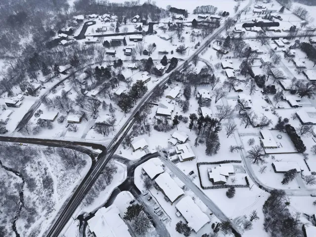 $430,000 | 330 Waite Lane, Platteville, WI 53818