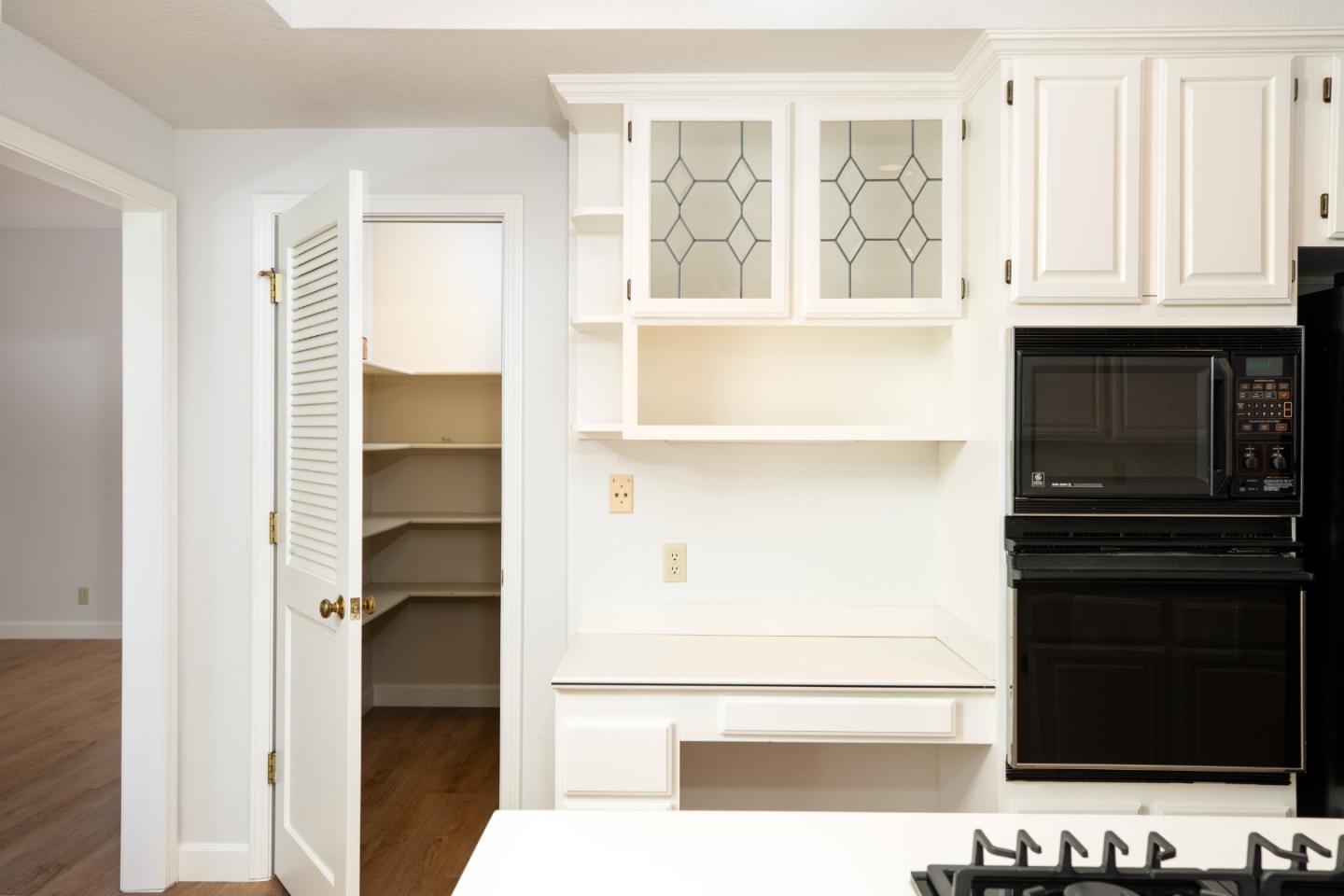 11 Fairway Place Half Moon Bay, CA 94019 - Photo 24 of 42 a view of kitchen with wooden floor and electronic appliances