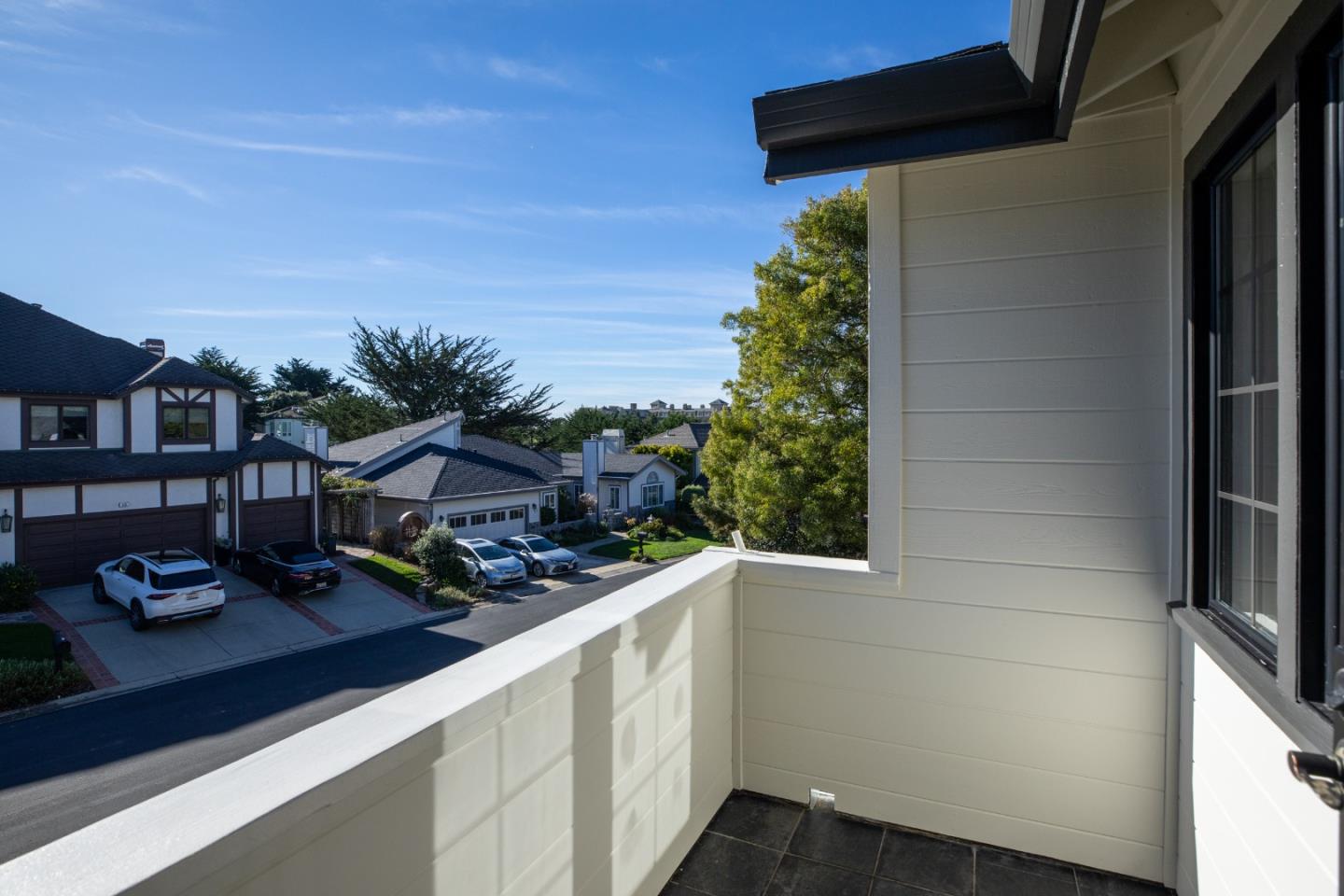 11 Fairway Place Half Moon Bay, CA 94019 - Photo 29 of 42 a view of open kitchen