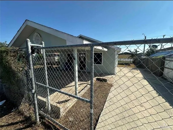 $900 | 12802 Apache Drive, Mercedes, TX 78570