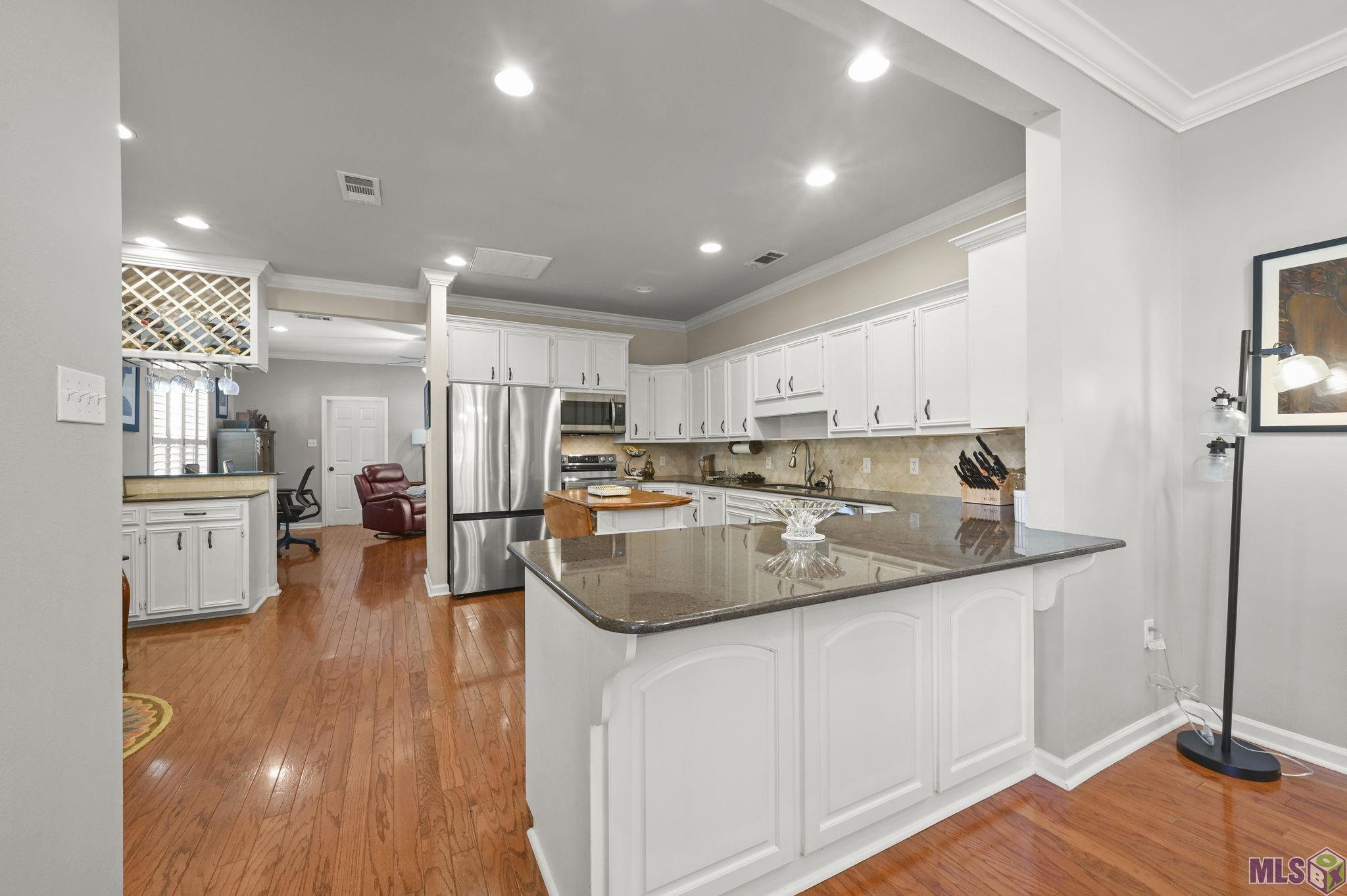 10217 Runnymede Avenue Baton Rouge, LA 70815 - Photo 4 of 25