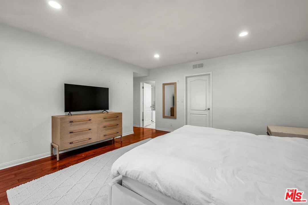 10555 Ashton Avenue, Unit 201 Los Angeles, CA 90024 - Photo 29 of 33 a bedroom with a bed and a flat screen tv