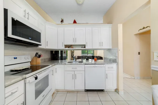 $250,000 | 15979 Forsythia Circle, Delray Beach, FL 33484