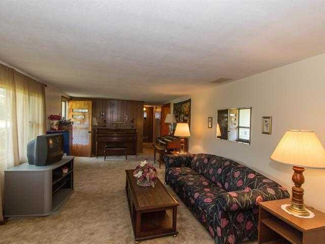 10242 Edgewood Road Brownsburg, IN 46112 - Photo 7 of 20 Gallery Image 7