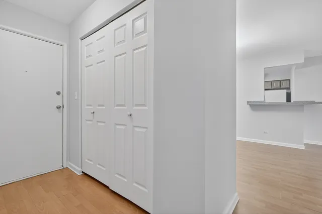 $199,000 | 6670 South Brainard Avenue, Unit 209, Countryside, IL 60525