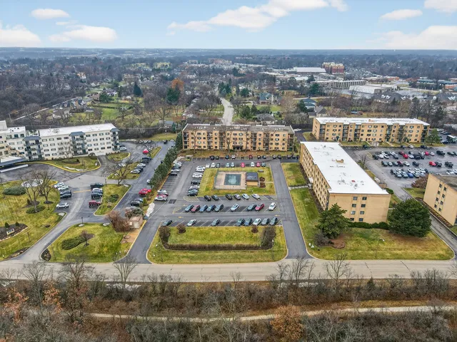 $199,000 | 6670 South Brainard Avenue, Unit 209, Countryside, IL 60525