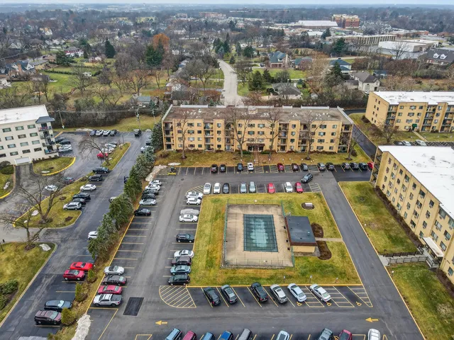 $199,000 | 6670 South Brainard Avenue, Unit 209, Countryside, IL 60525