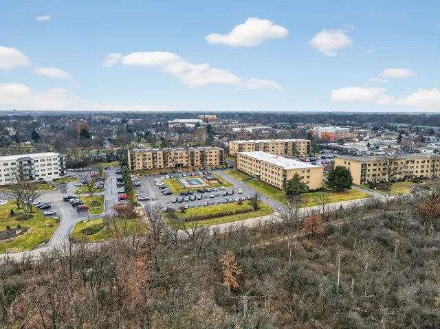 $199,000 | 6670 South Brainard Avenue, Unit 209, Countryside, IL 60525