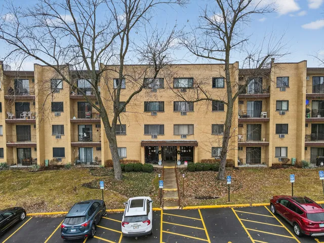 $199,000 | 6670 South Brainard Avenue, Unit 209, Countryside, IL 60525