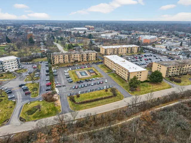 $199,000 | 6670 South Brainard Avenue, Unit 209, Countryside, IL 60525